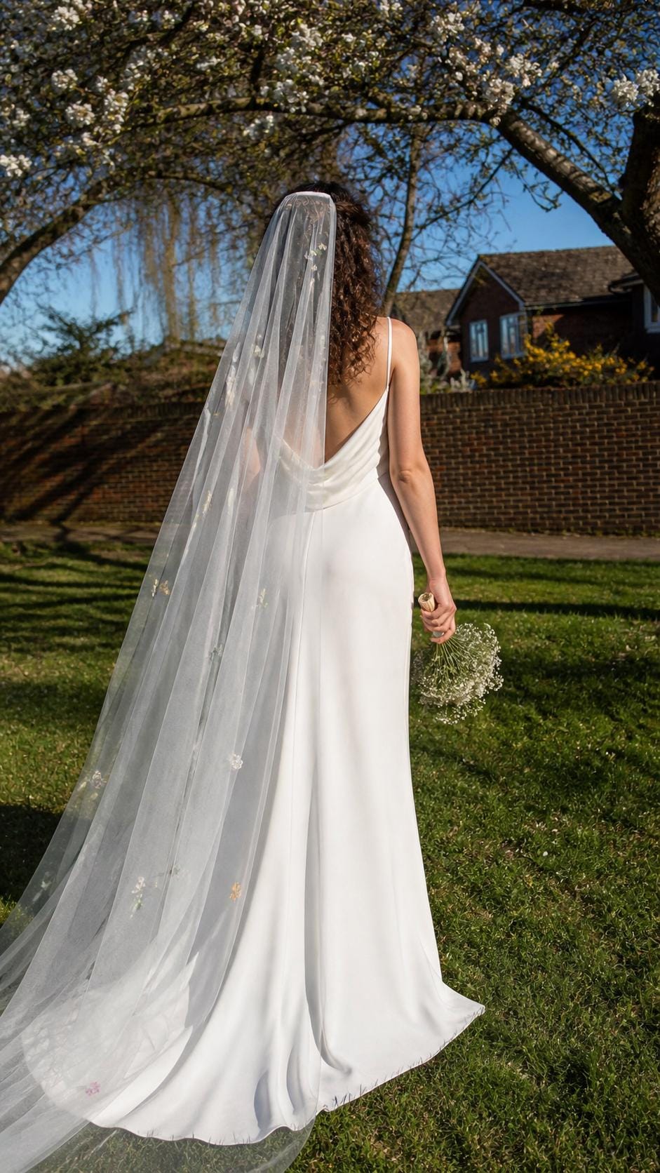Vera Bridal Veil | Hand-Embroidered Spring Flower Luxurious Tulle Wedding Veil